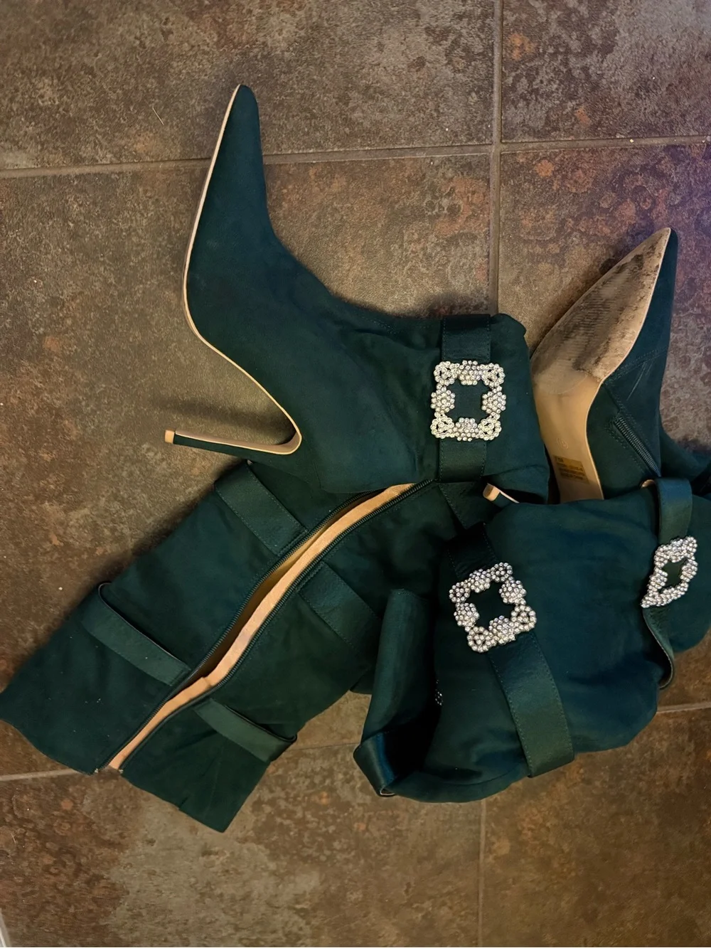 N/A elegant emerald